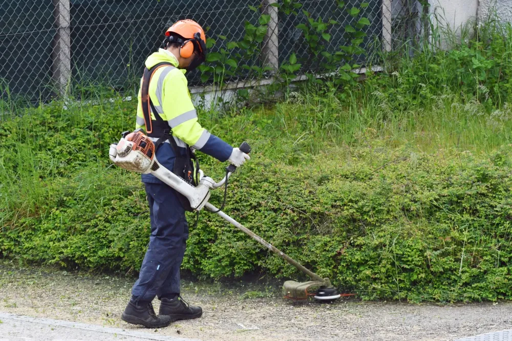Debroussaillage espace vert